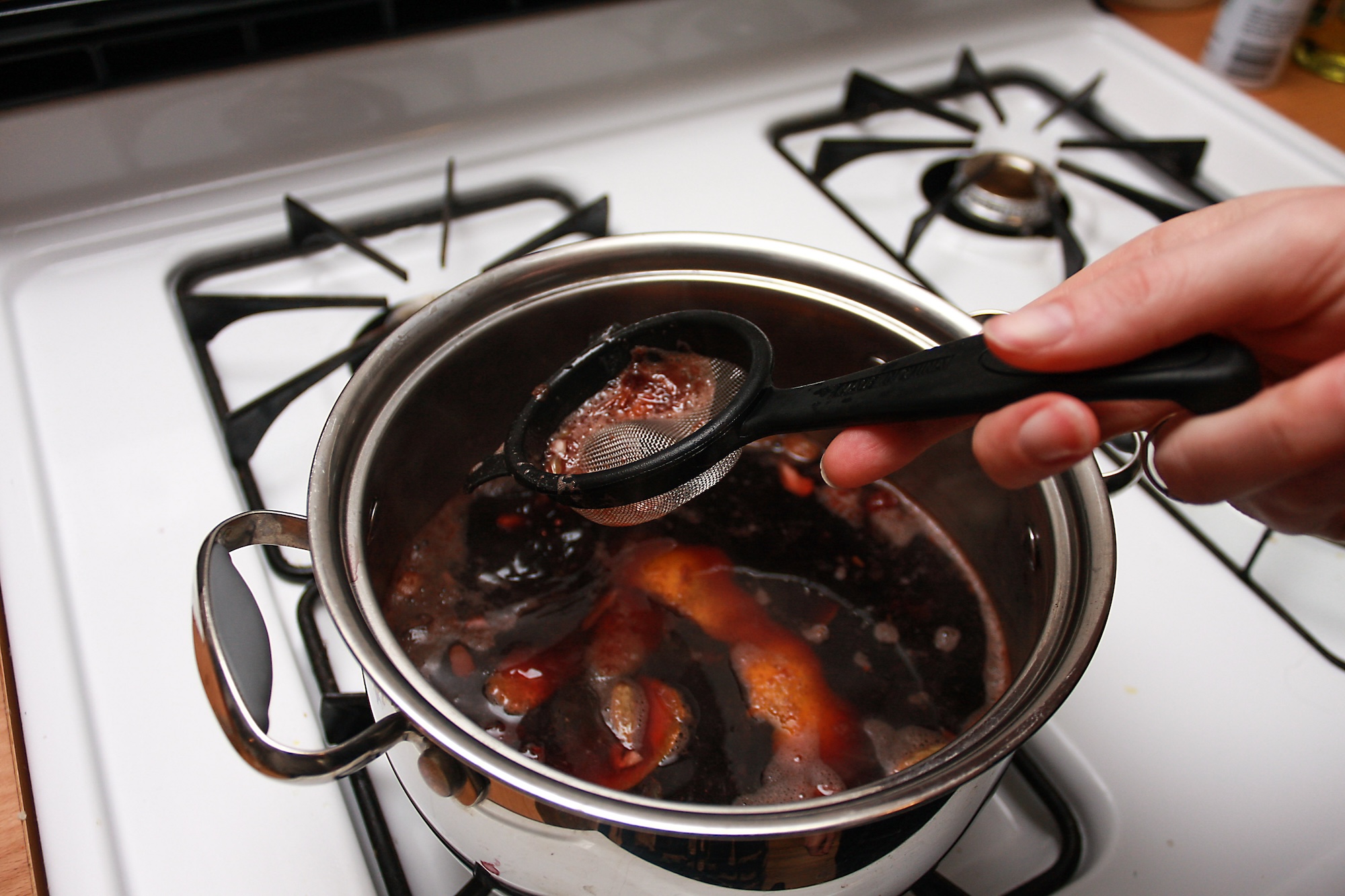 Mulling wine in a pot