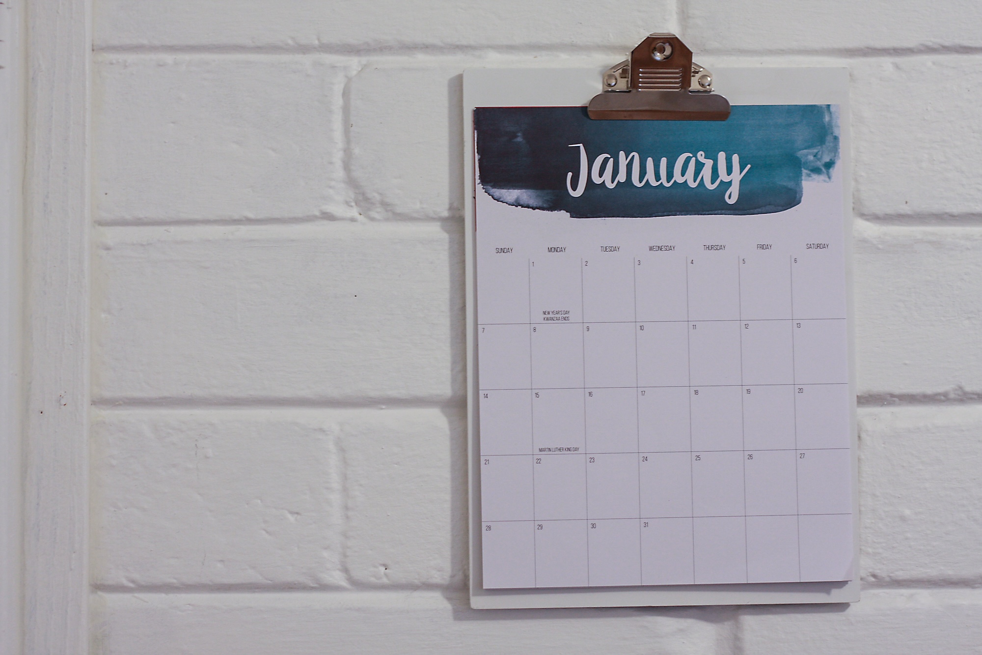 A calendar for January 2018 hangs on a clipboard