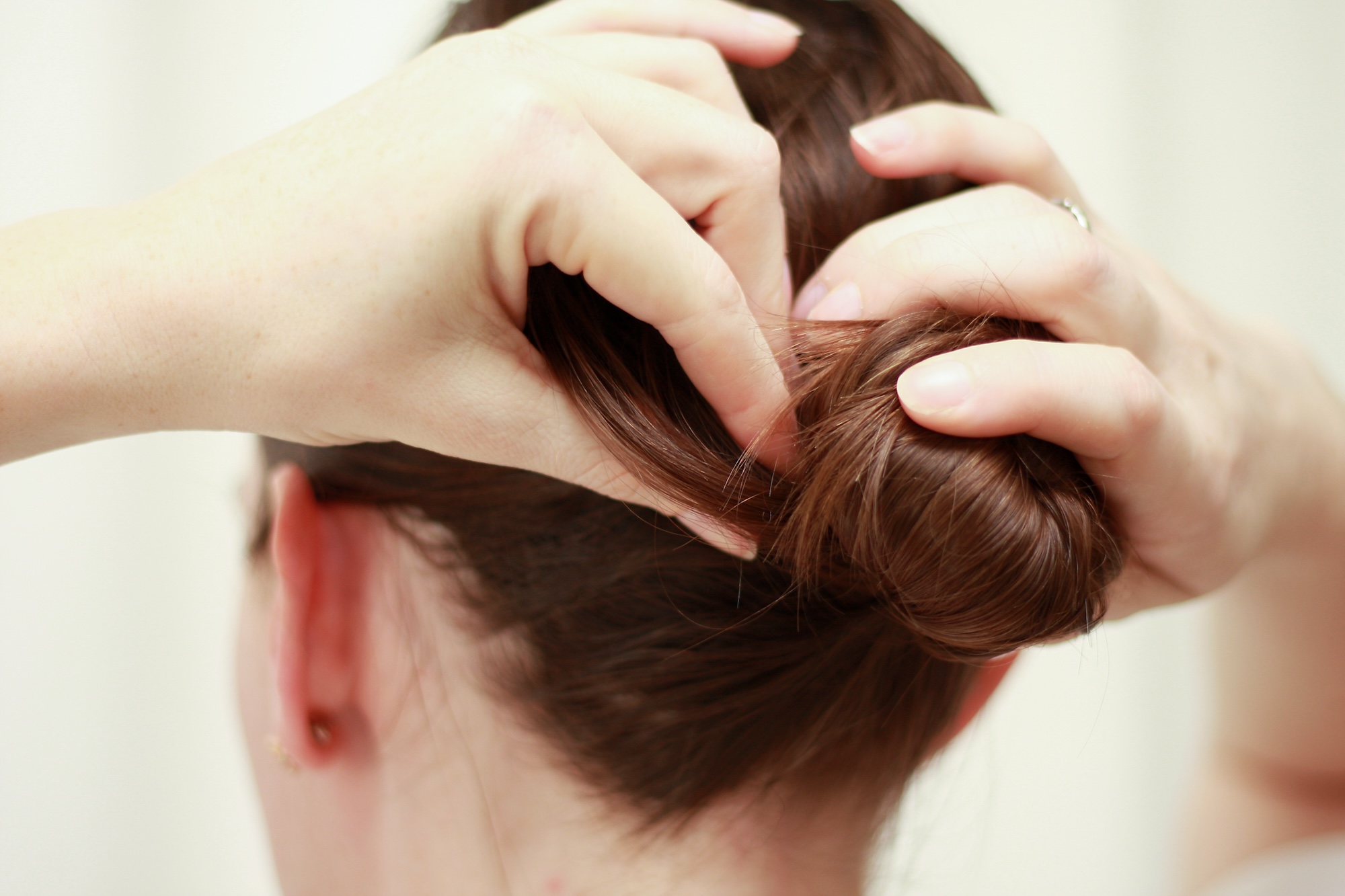 Alyssa creates an updo without any tools