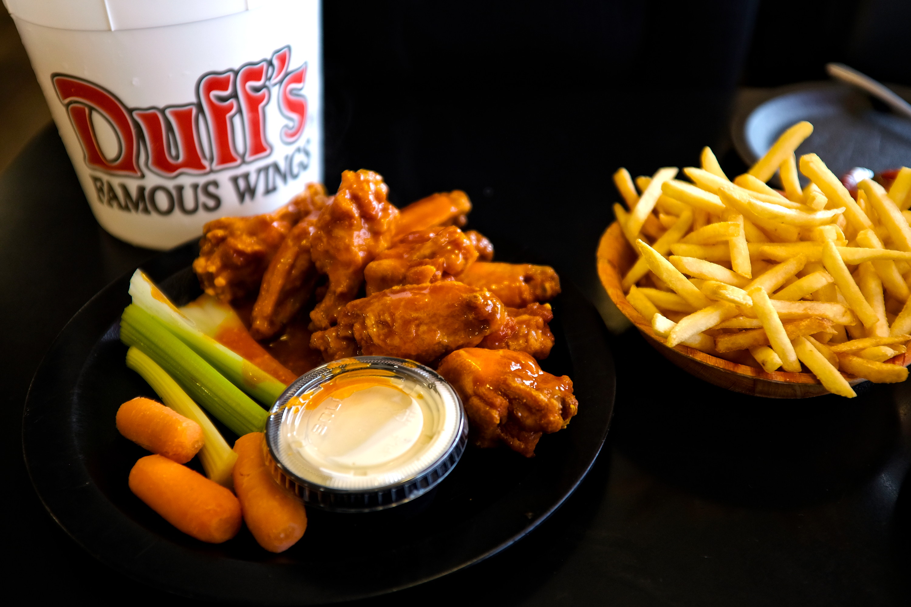 A plate of wings at Duff's