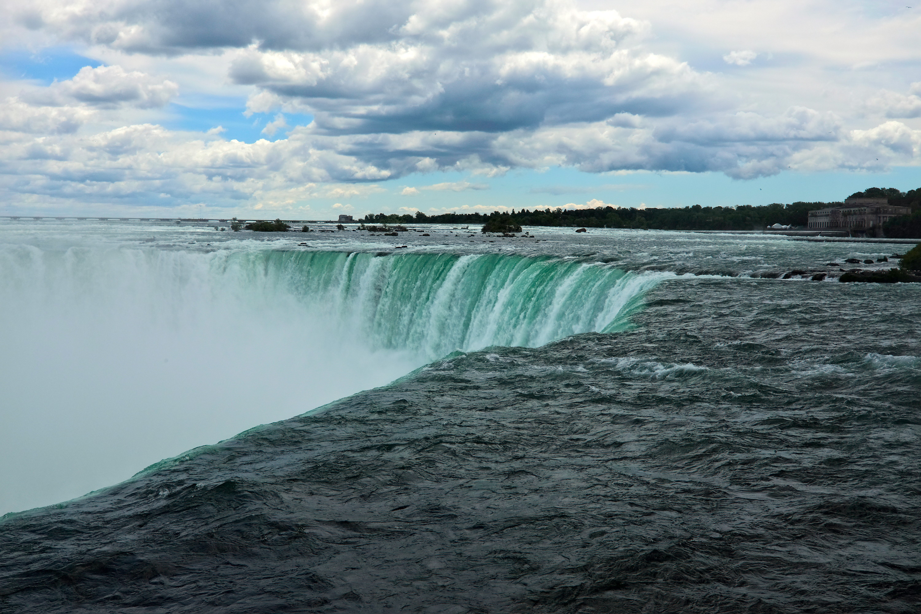 The crest of Horseshoe Falls