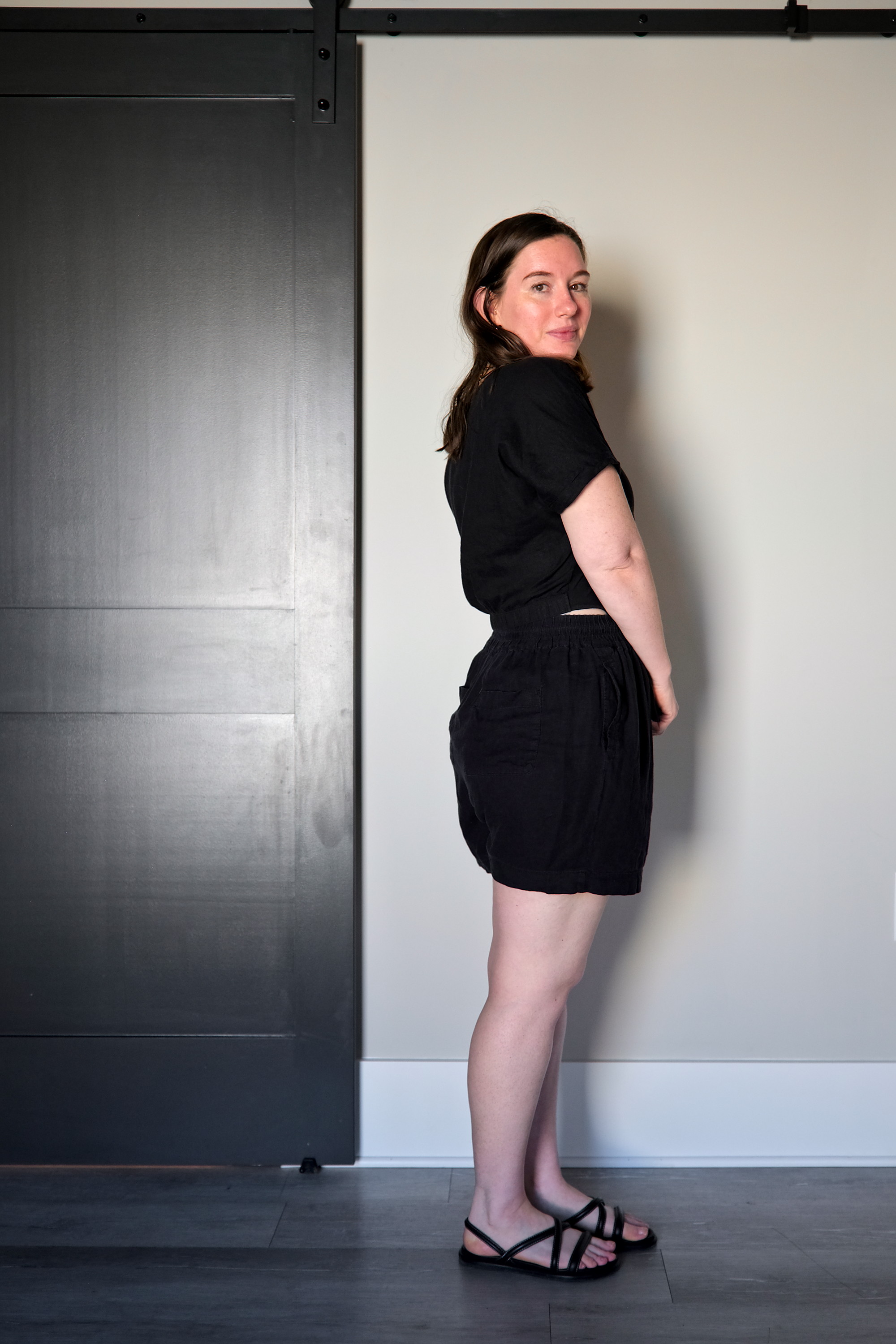 Alyssa wears the Juniper Linen Easy Pull-On Shorts and turns in profile