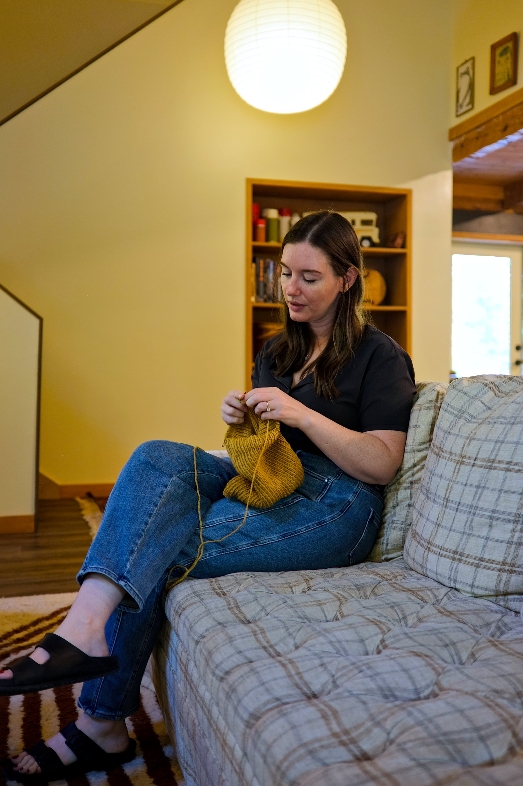 Alyssa knits in the lodge at Roamstead