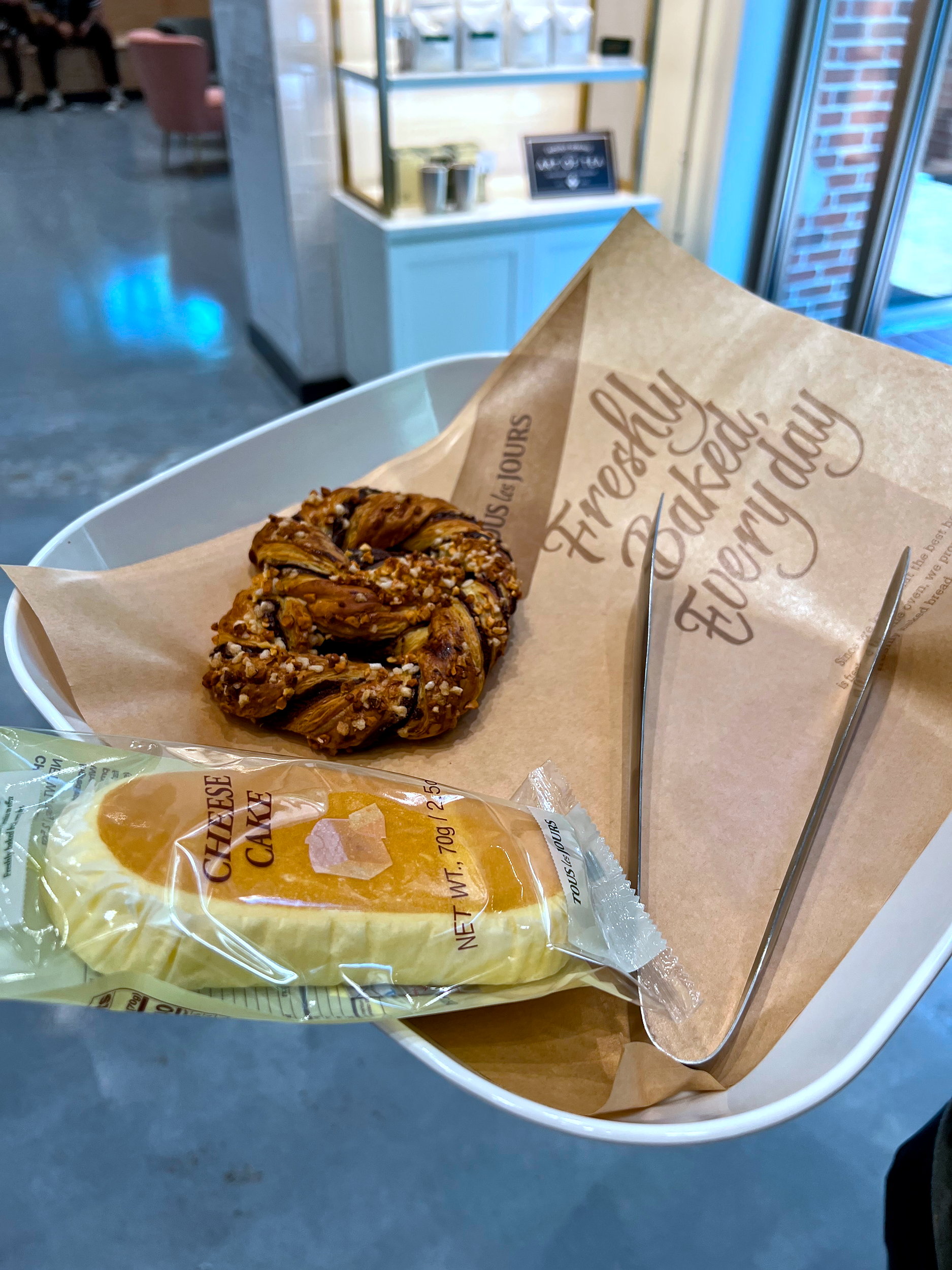 Tongs and treats at Tous les Jours