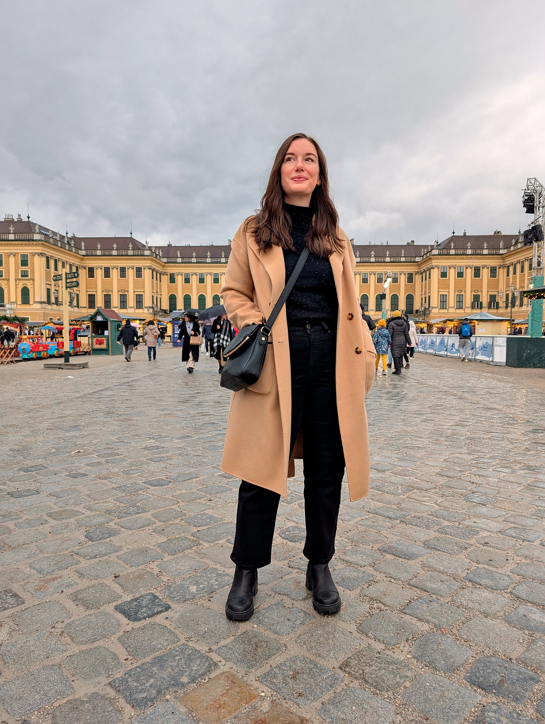 Alyssa in front of Schönbrunn Palace