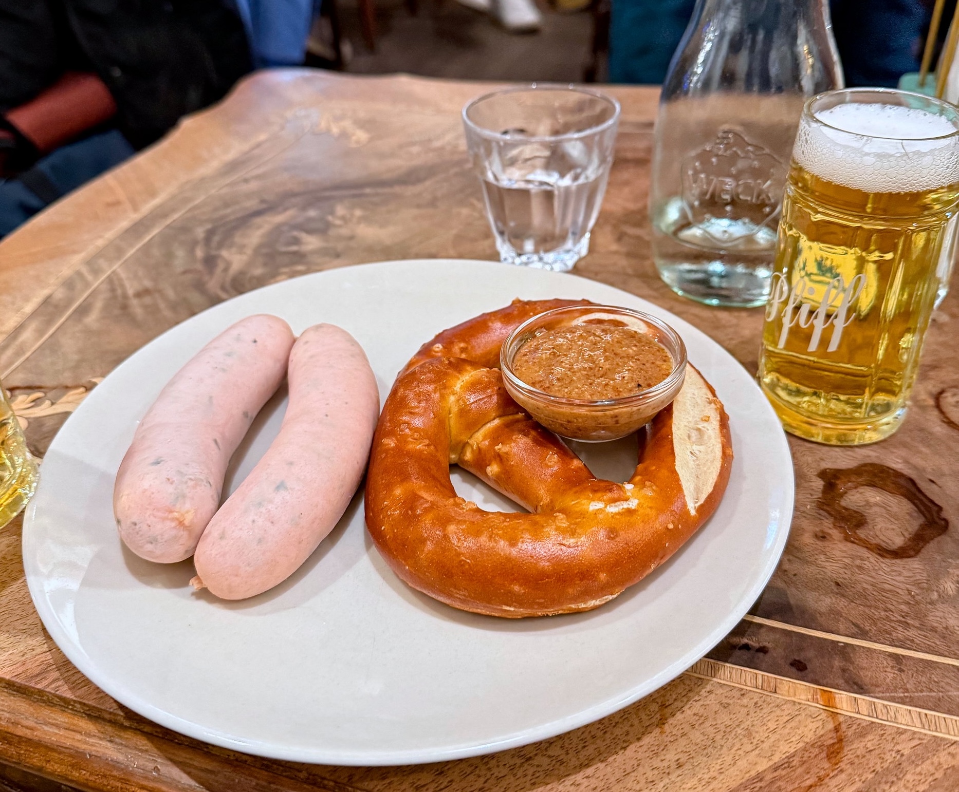 A pretzel, sausage, and small beer at Vollpension