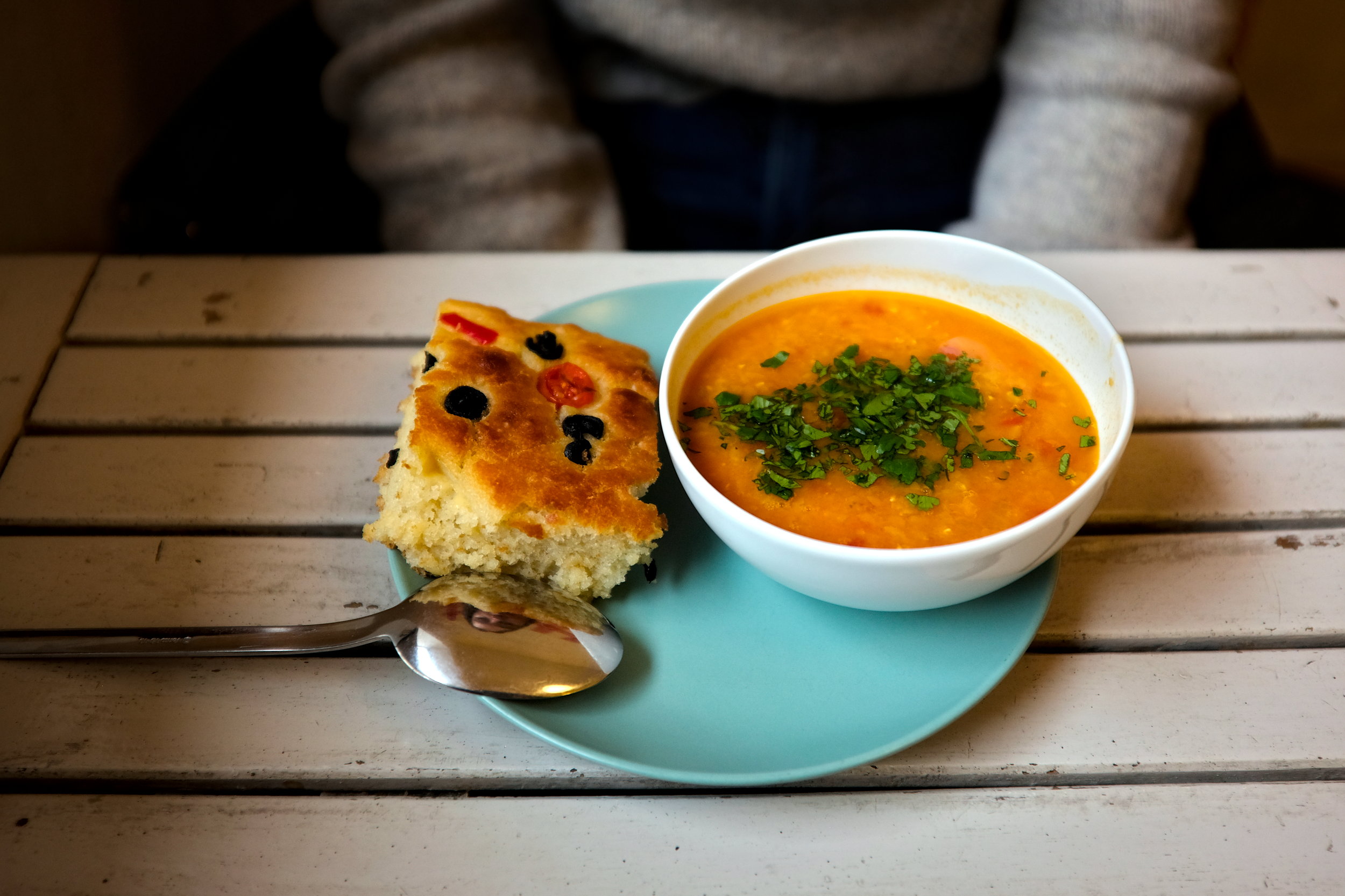 A bowl of soup with focaccia